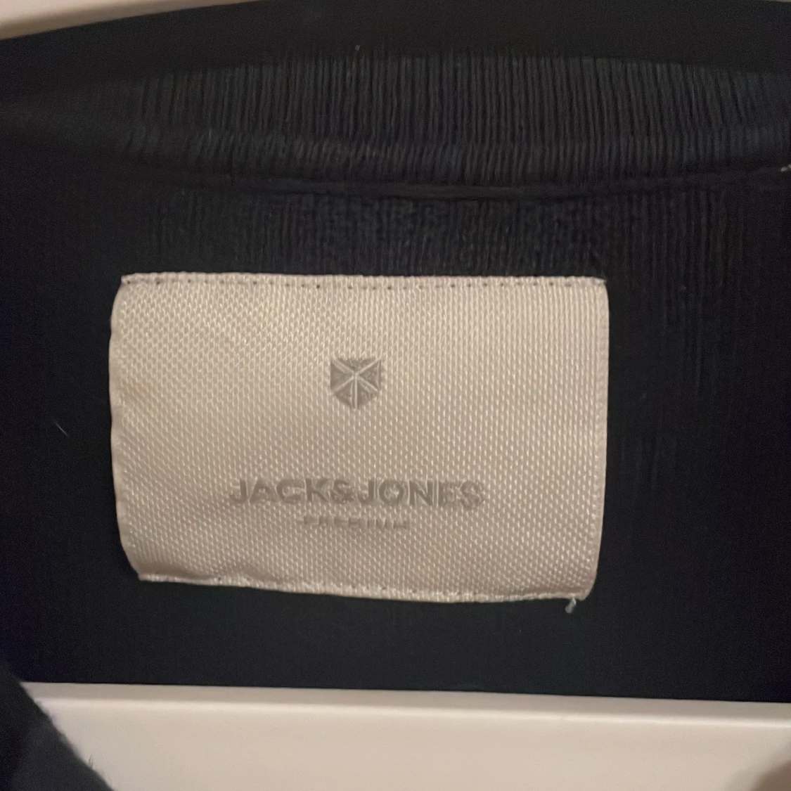 Svart tröja med dragkedja från Jack & Jones - 1
