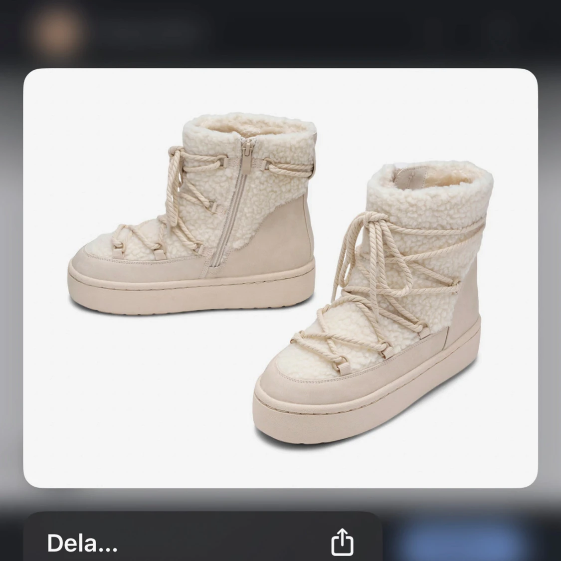 Beige boots med snörning och pälsdetaljer