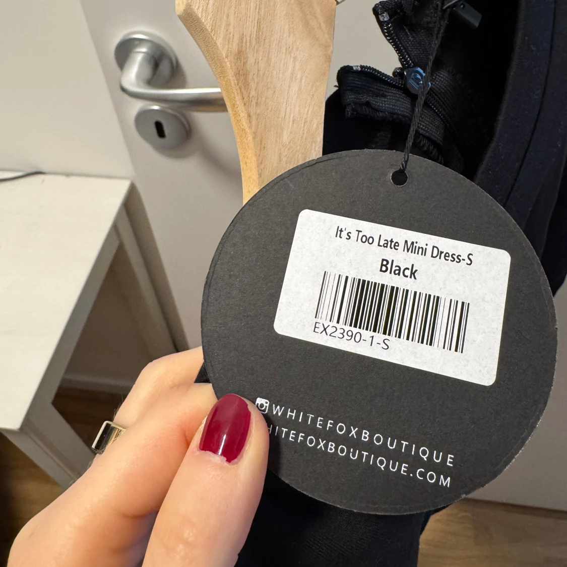 Svart kortklänning från Whitefox  - 4