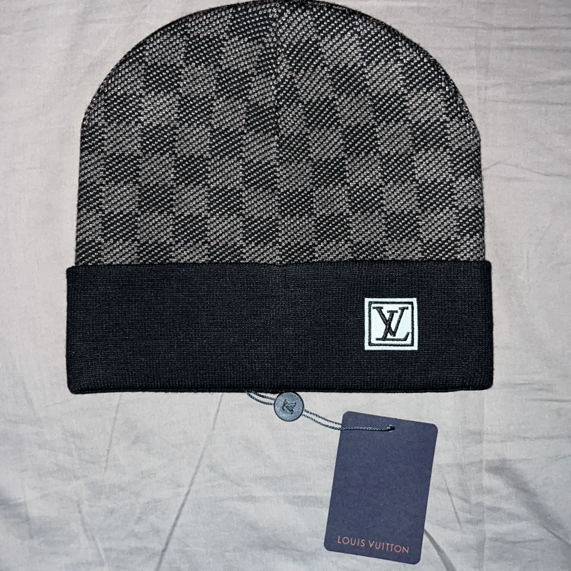 Rutig mössa, svart och grått