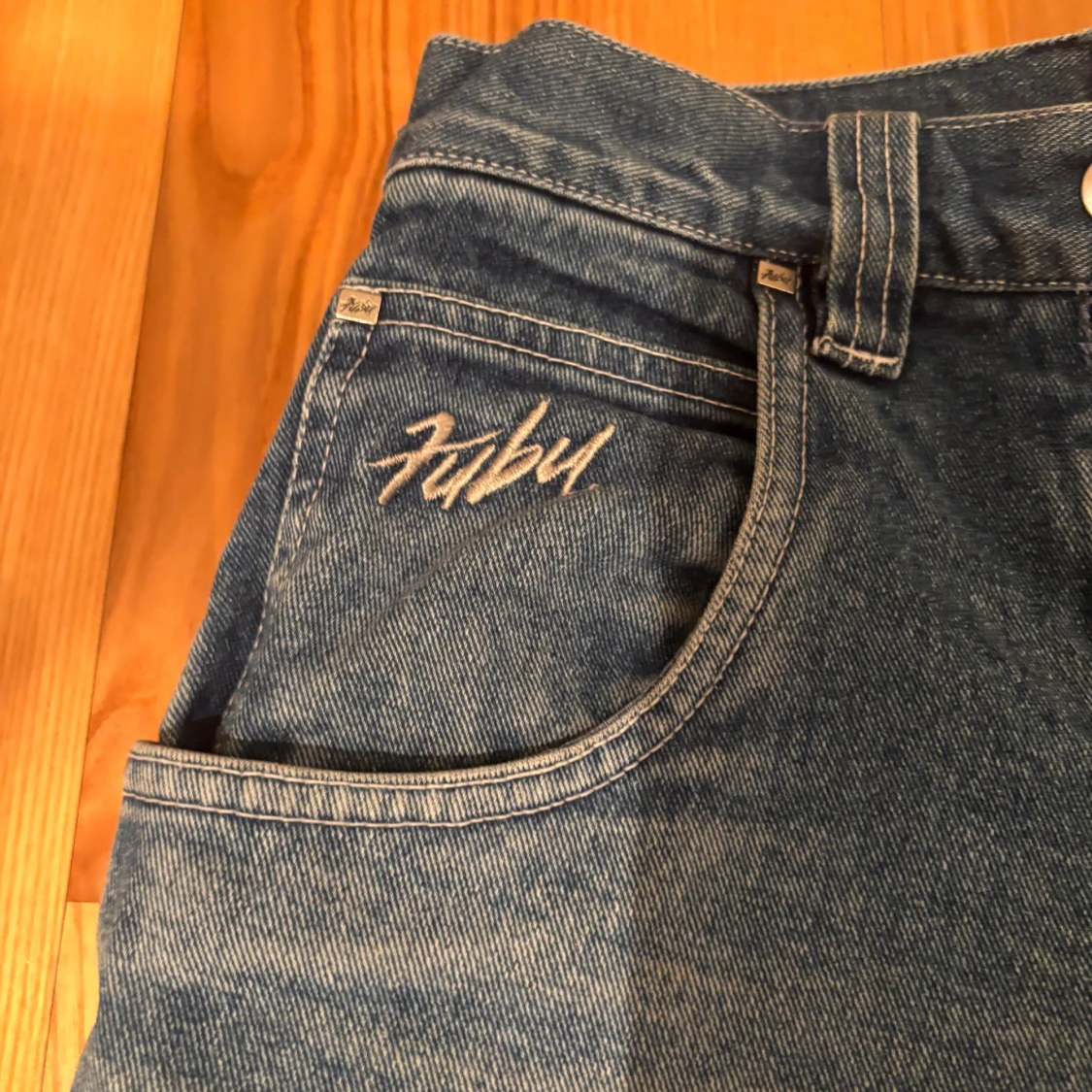 Blå jeansshorts från Fubu - 3