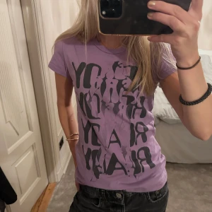 Tshirt  - Lila t-shirt från Esprit i storlek S! 💜