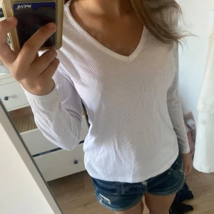 Fin tröja jätte bra - Nästan oanvänd kanske 1-2 gånger jätte bra skick