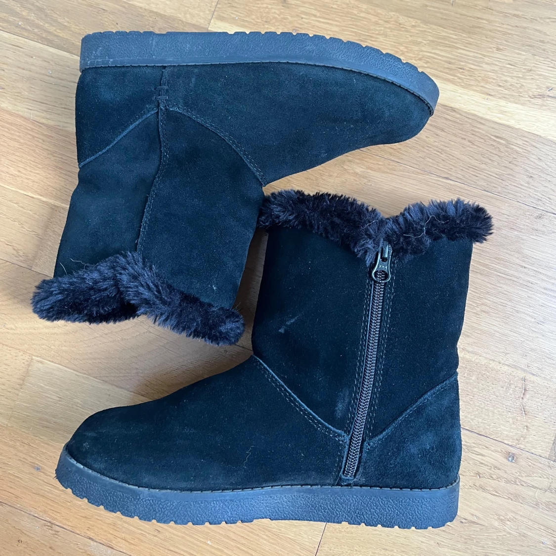 Svarta boots med pälsfoder - 90