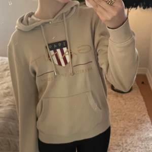 Gant Hoodie  - Beige, storlek s, inga hål eller fläckar, knappast använd 🩷