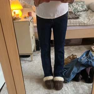 Mörka Levis jeans - Så fina 