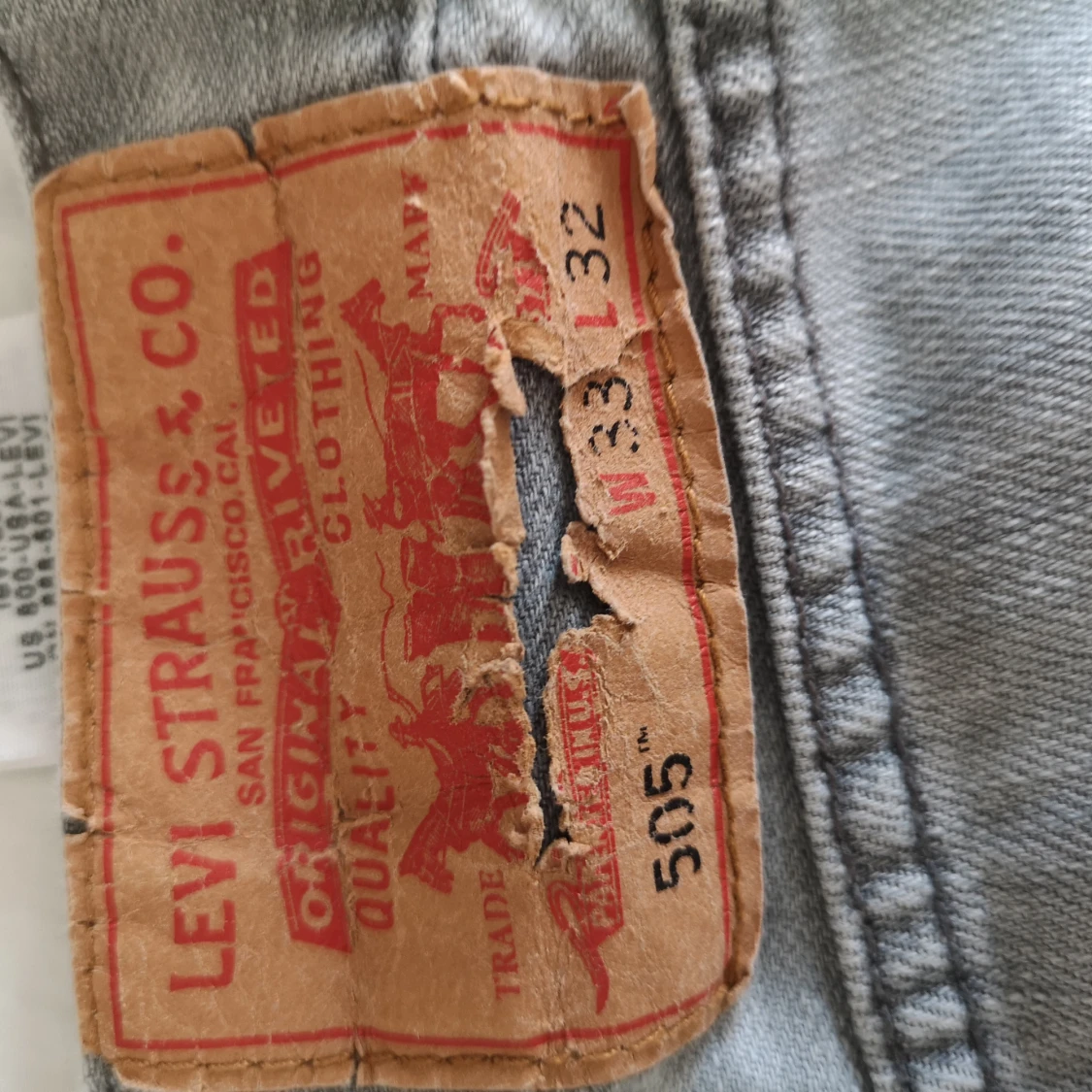 Gråa raka Levis jeans - 92