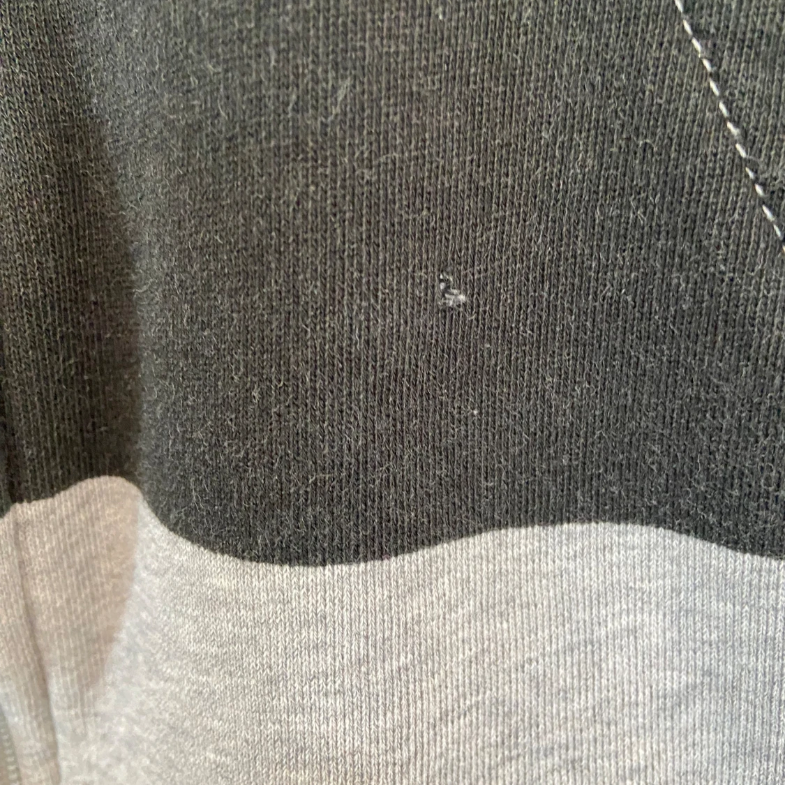 Randig hoodie med dragkedja - 92