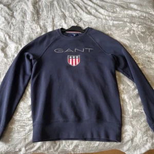 Gant tröja - Storlek S. Gott skick. Priset är inte hugget i sten. Nypris 1400kr