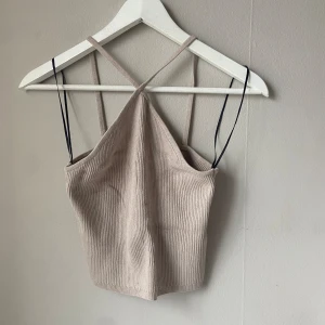 Topp - Topp från hm Frakt tillkommer