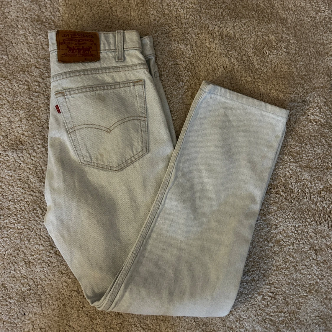 Ljusblå levis jeans