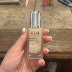 Caia dew drops  - Säljer mina Caia dew drops då det var fel färg 💕 färgen är 20w och dom är avända 4-5 gånger 