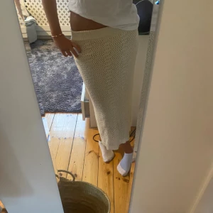 Stickad långkjol  - Stickad långkjol från Kappahl! Storlek XS, jag har 36 ibland 38 i jeans!😍Inga fläckar eller tecken på användning!