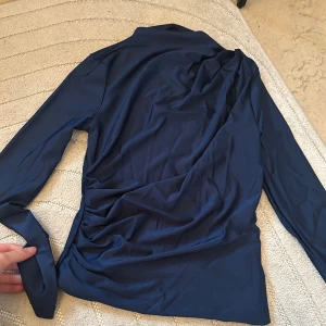 Tröja med krage  - Ej använd från Gina tricot  