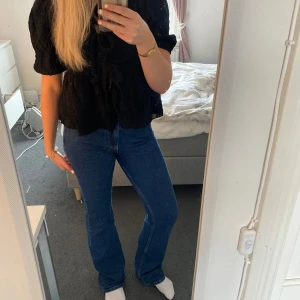 Blå jeans  - Nästan aldrig använt , storlek 38 men passar även 36💕 