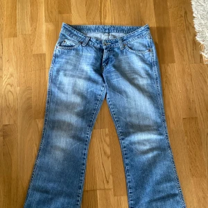Bootcut lowwaist jeans  - Perfekt skick, jättefina jeans