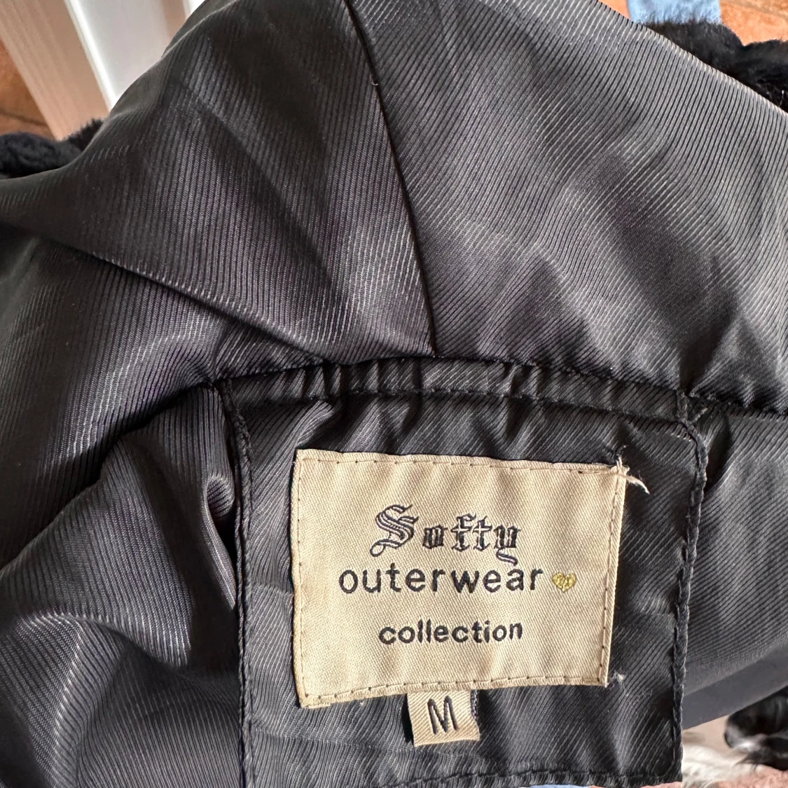 Svart fluffig jacka - 90