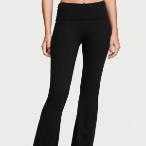 Fold over pants victoria secret - Fold over pants, not see through. Helt nya, aldrig använt.  Passar 155-160 cm 🫶🏼