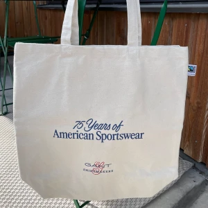 Gant tygpåse - Stilren Gant strandväska i nyskick. Perfekt för stranden eller picknicken!