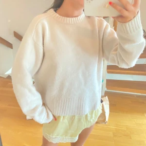 Hm kashmir ull tröja - säljer denna jätte snygga tröjan ifrån hm i ull och kashmir, nypris 1499