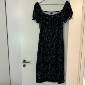 Klänning - Super skön klänning. Använd 1 gång. 