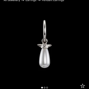 Maria Nilsdotter  - Säljer mitt pearl tear örhänge från Maria Nilsdotter i jätte bra skick! 🌟