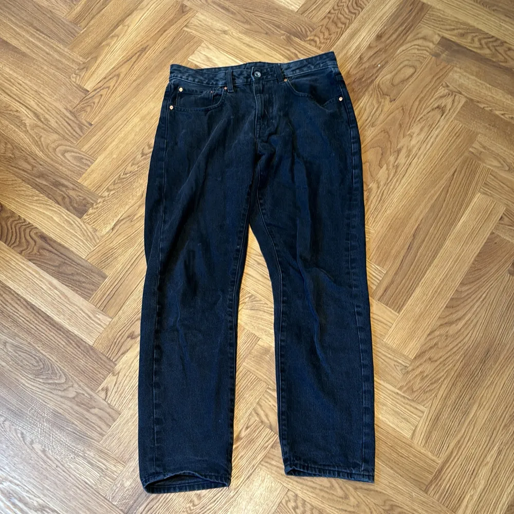 Ett bara snygga vailent jeans i storlek M. Jeansen har inget slitage eller defekter, Org pris 800kr. . Jeans & Byxor.