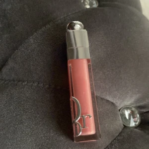 Dior lipglos råsa  - Har inte anvents dior lipglos råsa glitter ✨ 