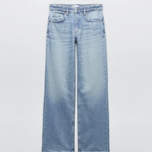 Zara jeans - Coola baggy jeans från zara i nyskick. Storlek 38, passar s/m!❣️❣️