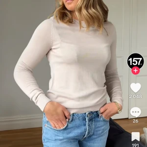 Beige tröja från 157 - Säljer en jätte fin beige tröja från 157 i storlek XS.  Perfekt för höst och vår💕inte så använd