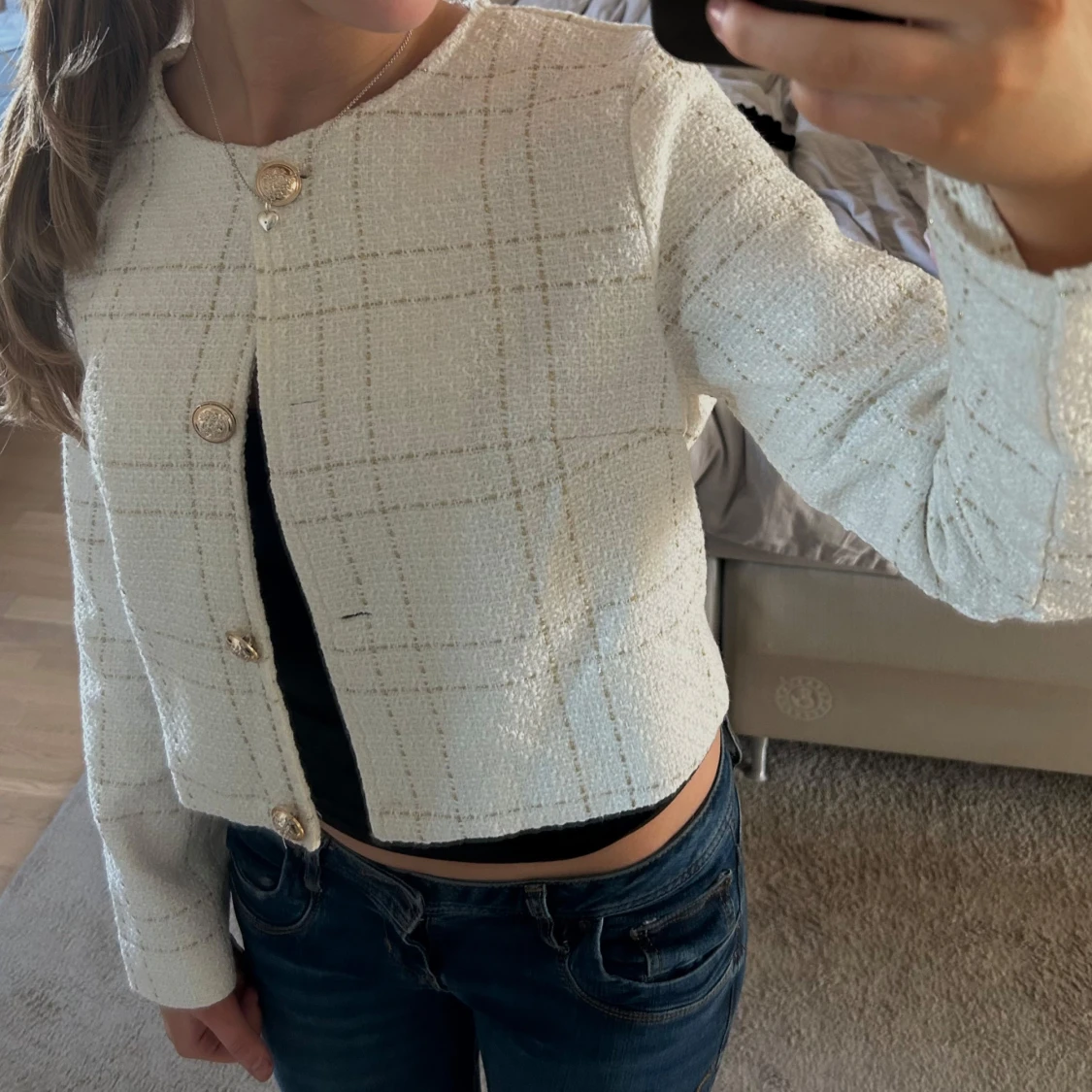 Vit rutig kavaj med guldknappar