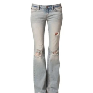 Ljusblå bootcut jeans - Säljer dessa jeansen som är lika dom jeansen på första bilden, jätte snygga i storlek XS❤️märker är american eagle!