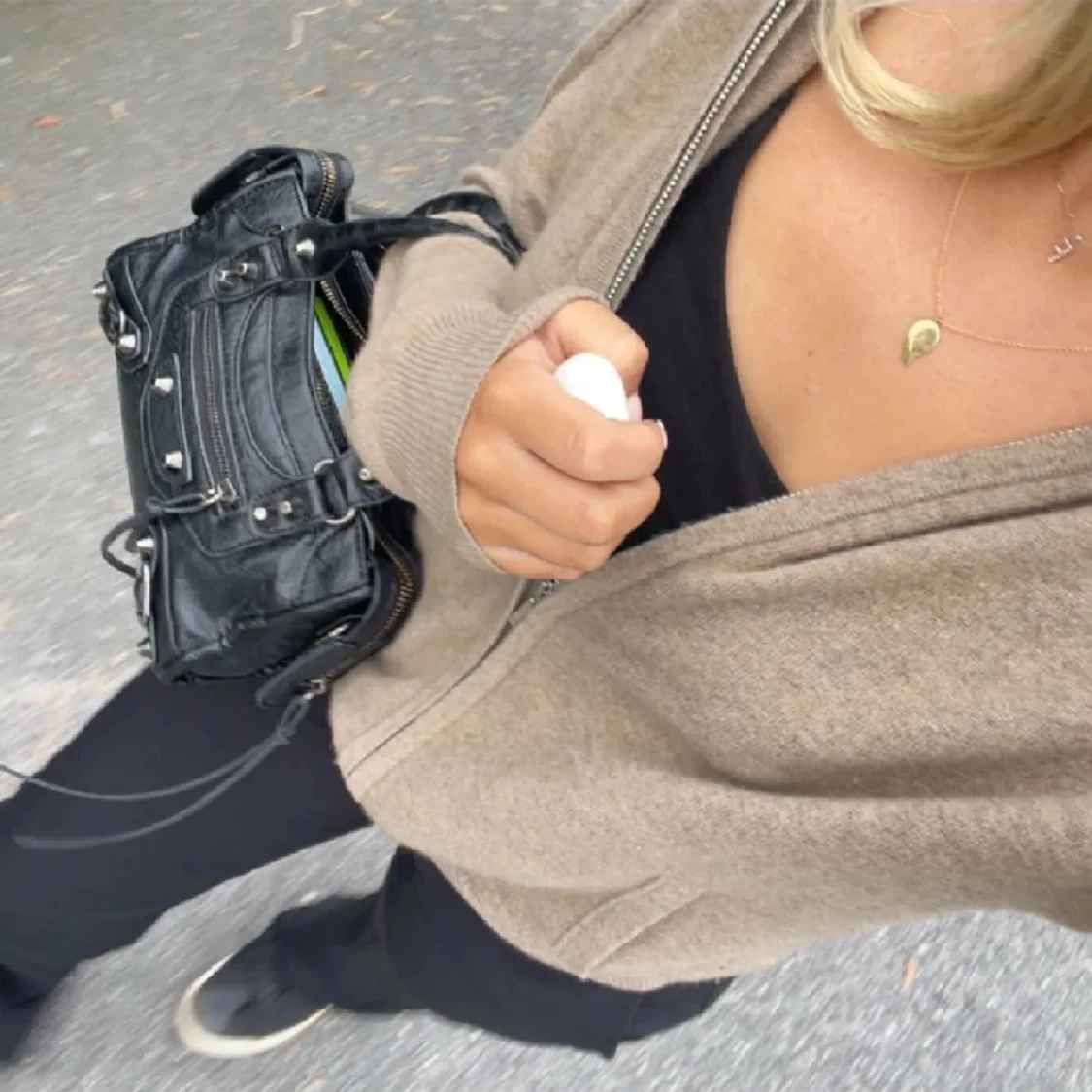 Svart axelremsväska  - 91