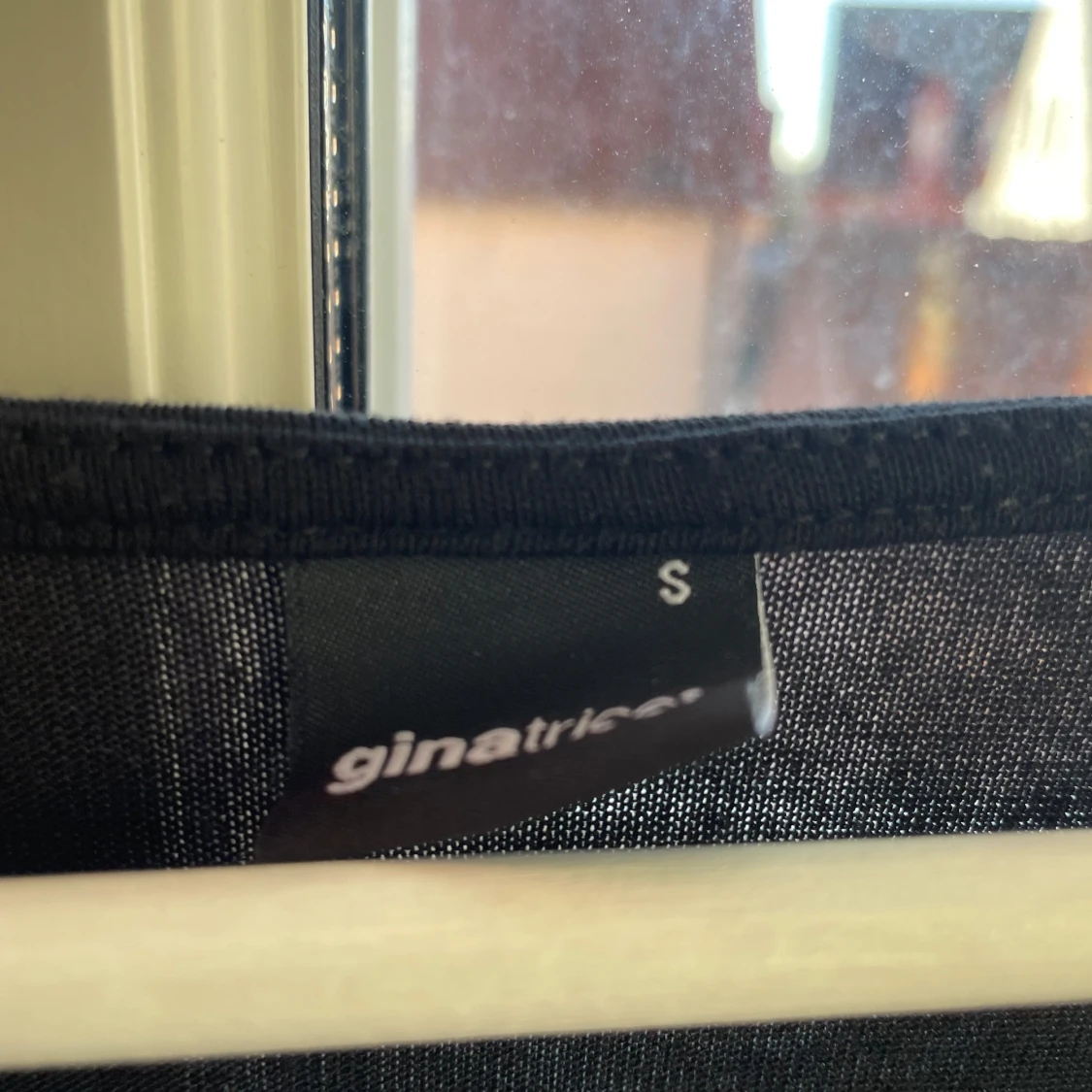 Svart långärmad topp från Gina Tricot - 2