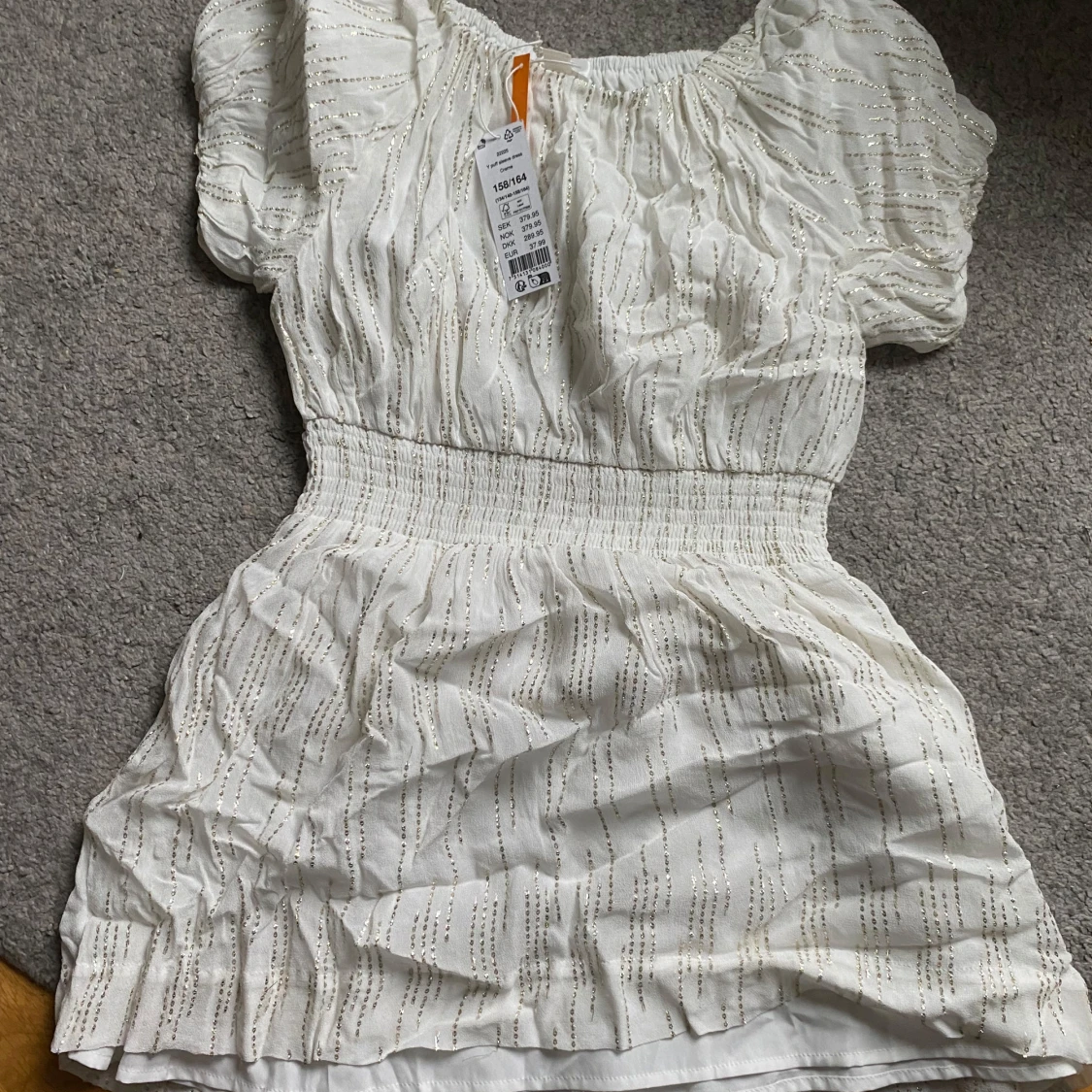 Vit klänning/ topp med guldmönster