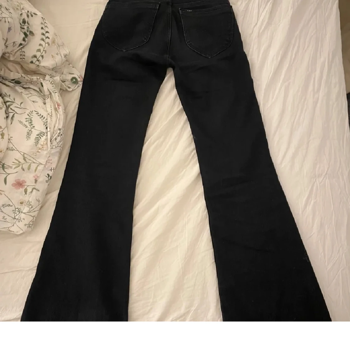 Svarta bootcut jeans - 3