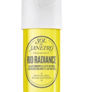 Rio Radiance parfym från Sol de Janeiro - Jätte god doft, använt några gånger. Stark doft som håller hela dagen. Köpte för 300kr,90 ml. Pris kan diskuteras💗