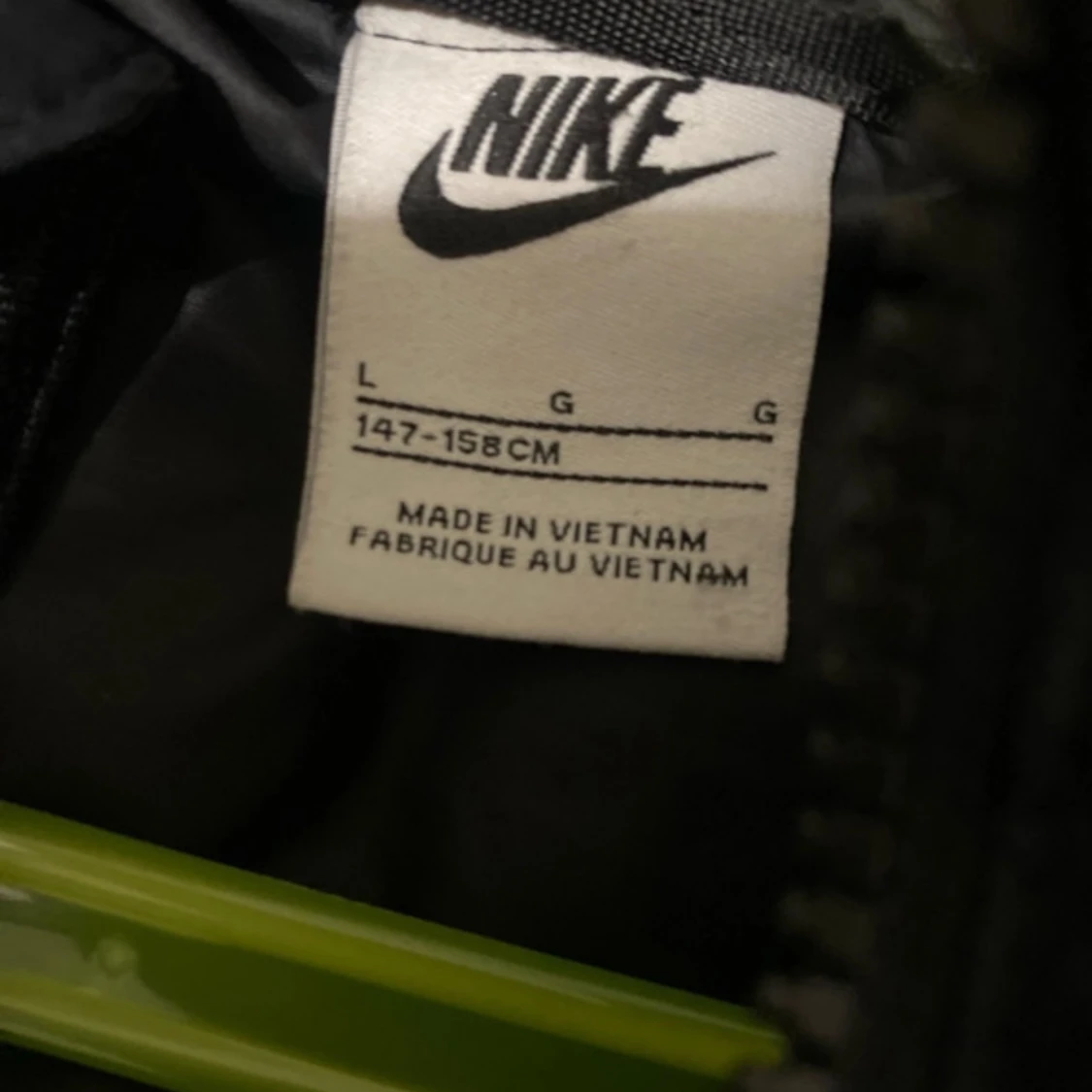 Svart dunjacka från Nike - 1