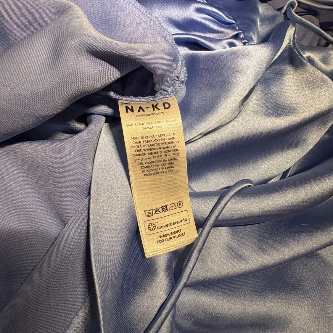 Ljusblå sidenklänning från NA-KD - 3