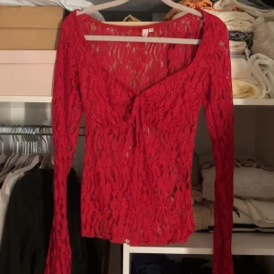 Röd spetsblus - Från nelly bara använd en gång