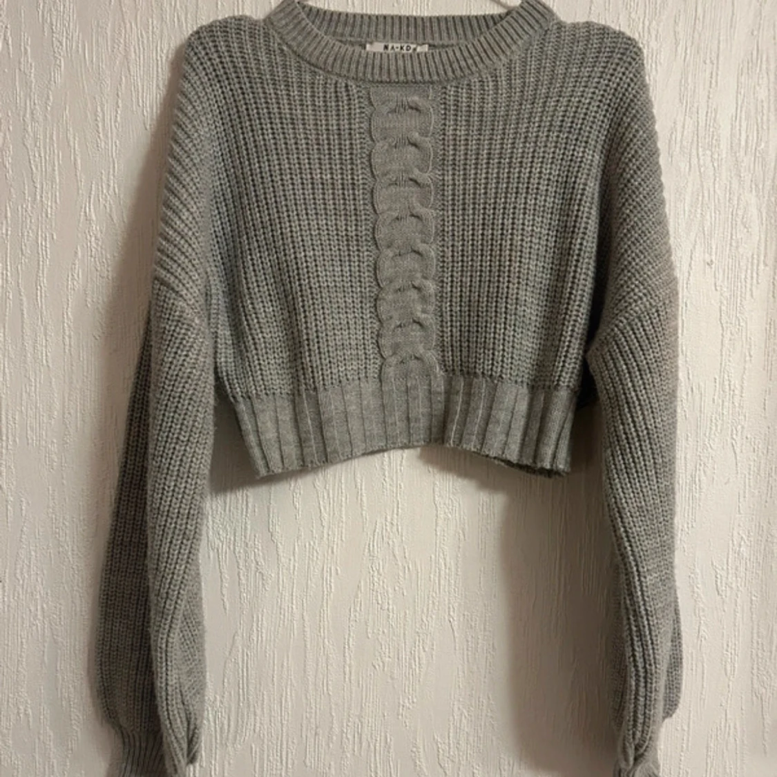 Grå stickad crop top