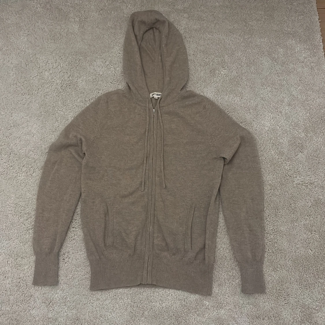 Biege hoodie från Soft Goat