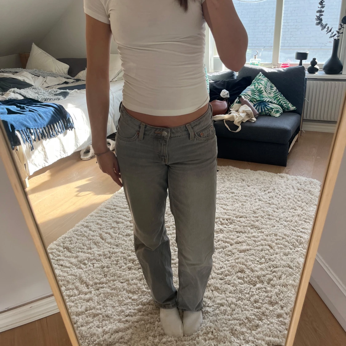 Gråa Arrow jeans från Weekday - 1