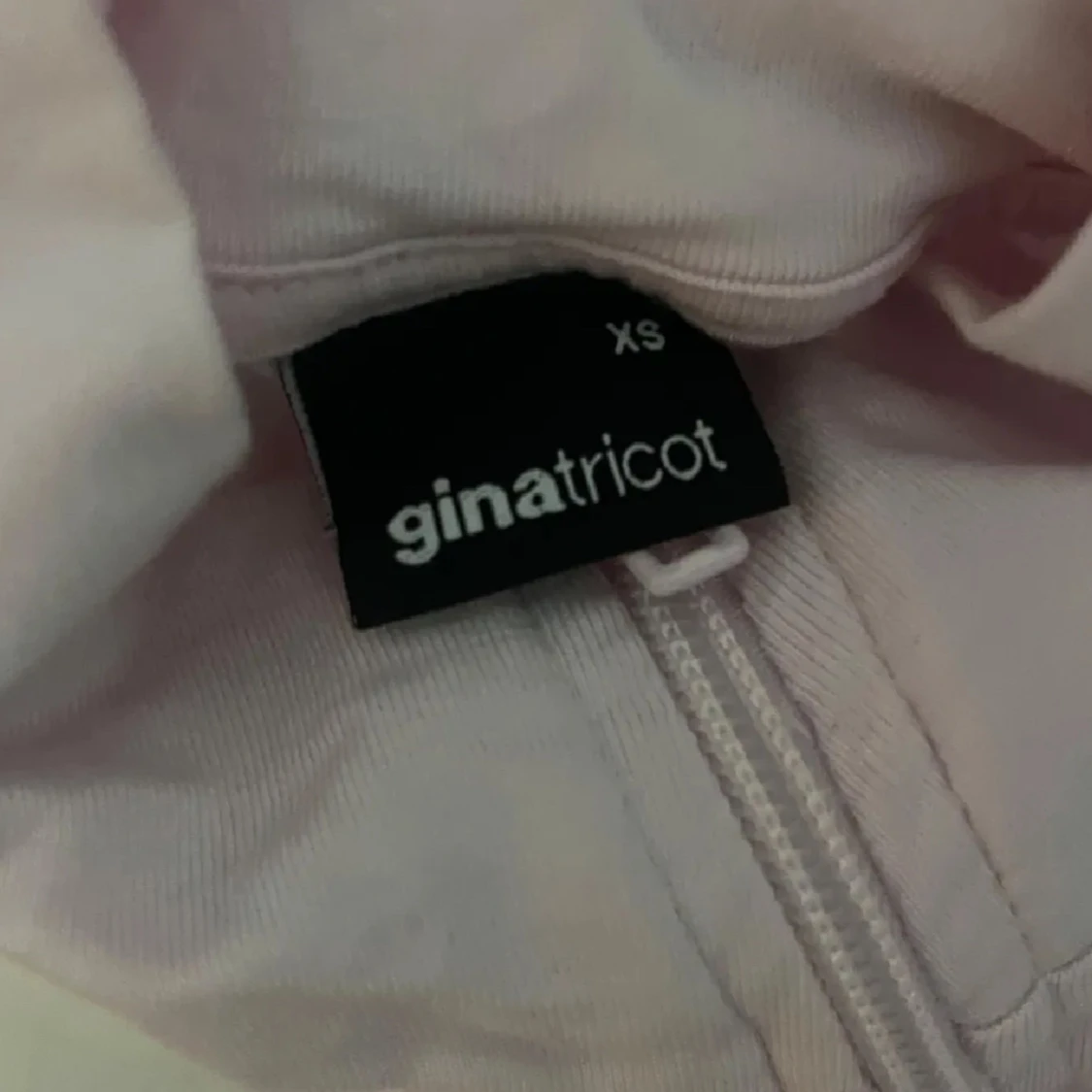 Ljusrosa träningströja från Gina Tricot - 3