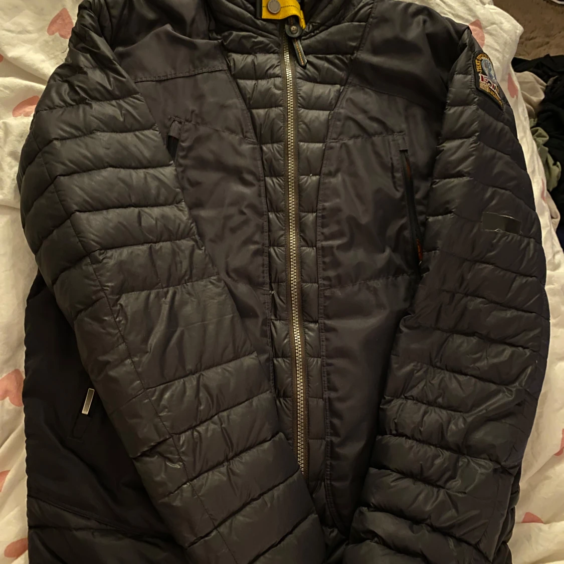 Svart quiltad jacka med dragkedja - 2