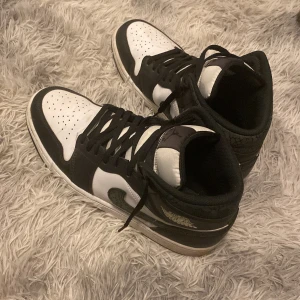 Tre olika jordans  - Tre olika Jordans, alla tre är storlek 46 och alla 3 kostar 800 kr var.