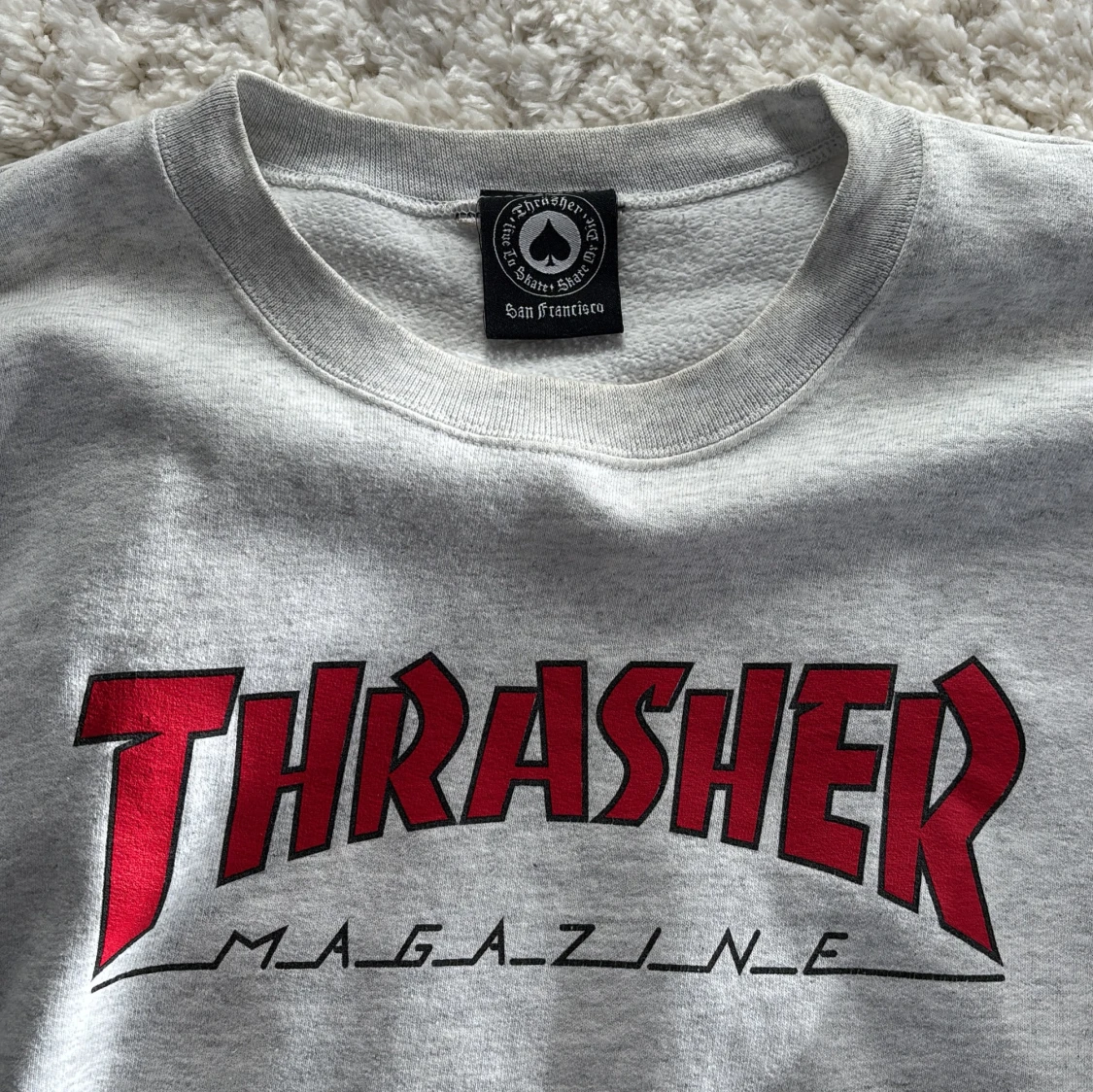 Grå sweatshirt från Thrasher - 1