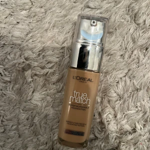 Foundation från L'Oréal Paris - L'Oréal Paris True Match Super-Blendable Foundation i nyansen 3.D/3.W med varm underton. Använd fåtal gånger