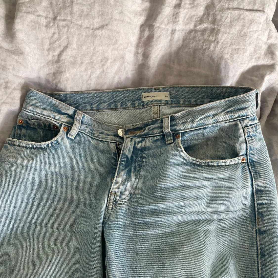 Blå jeans från Gina Tricot - 2