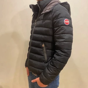 Colmar jacka  - Hej! Säljer nu min jacka från märket Colmar, storlek XS, bra skick modellen är 184cm och väger 70kg . Tveka inte på att höra av dig om du har frågor eller funderingar kring jackan!